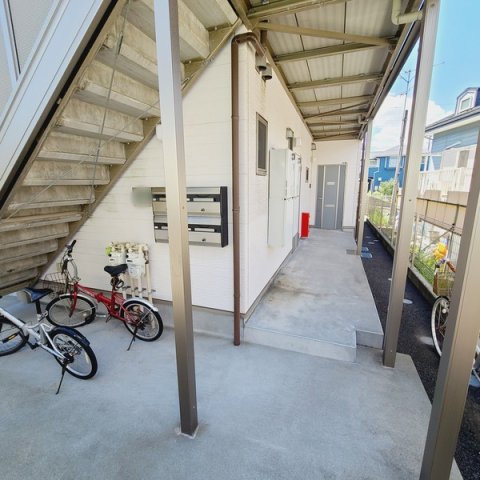 エントランス　重厚感のある建物デザイン♪