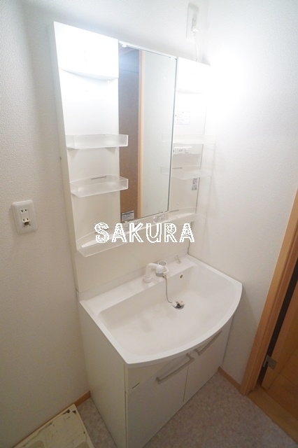 洗面設備　身支度に欠かせない独立洗面台♪