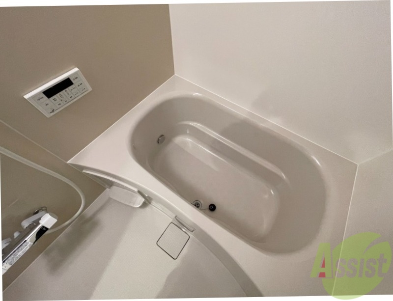 バス・シャワールーム　浴槽付きのお風呂です。ここで一日の疲れを癒しましょう。