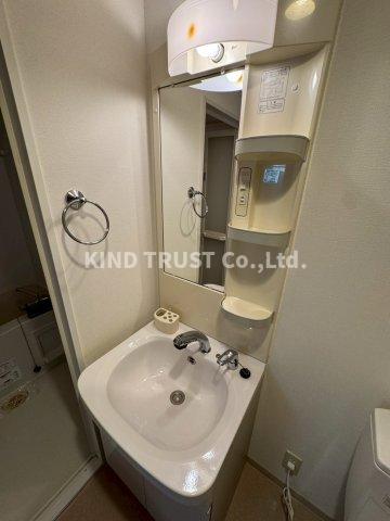 洗面設備　ゆったりとスペースのある洗面所