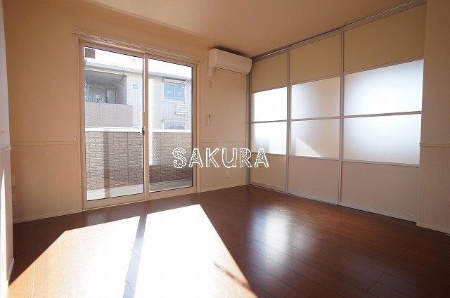 居室・リビング　使いやすい形の為、レイアウトを楽しめます♪