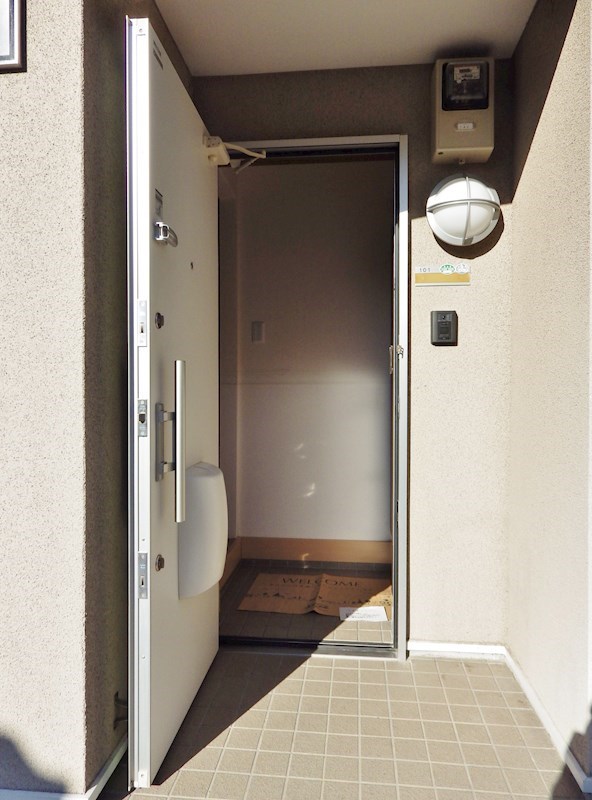 玄関　※別号室・参考写真※