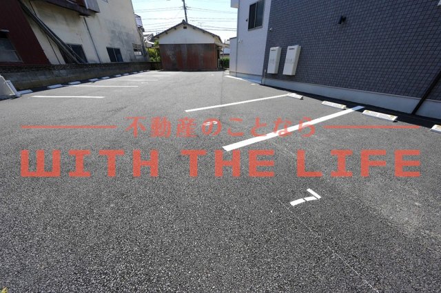 駐車場　駐車場があるので、車を買う予定の方も安心です