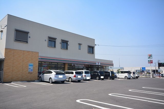 コンビニ　セブンイレブン（コンビニ）まで700m
