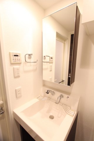 洗面設備　色が異なる場合がございますので、現地にて確認下さい。※参考写