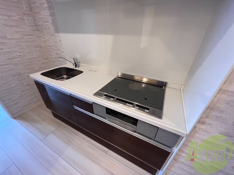 キッチン　ＩＨのシステムキッチンです。同時に調理できそうですね。