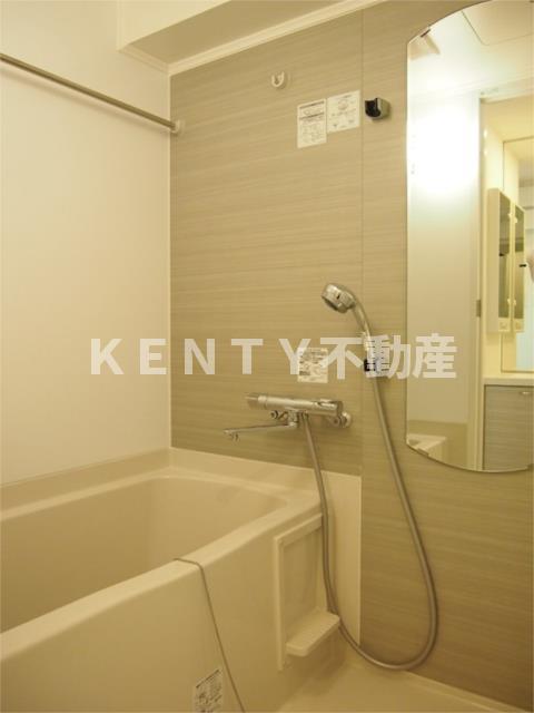 バス・シャワールーム　コンパクトで使いやすいお風呂です