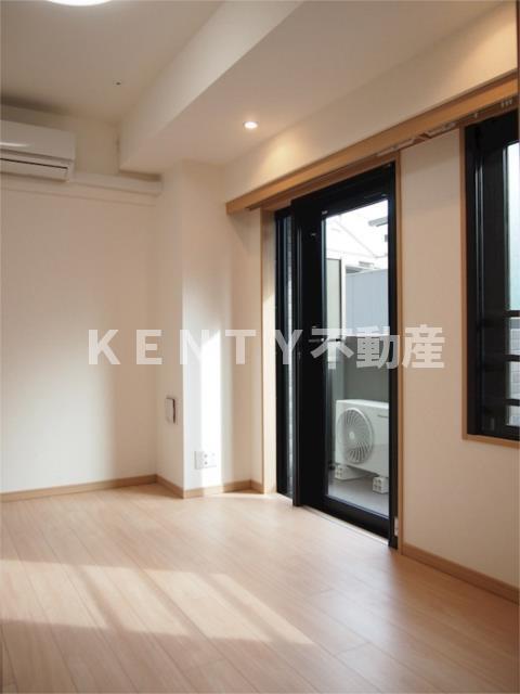 その他部屋・スペース　広くて明るい寝室