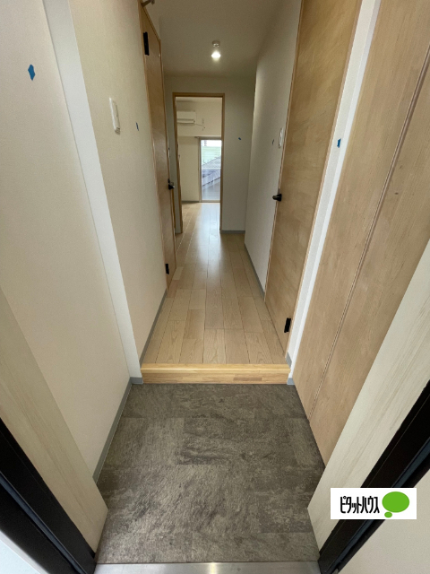 玄関　同物件別部屋