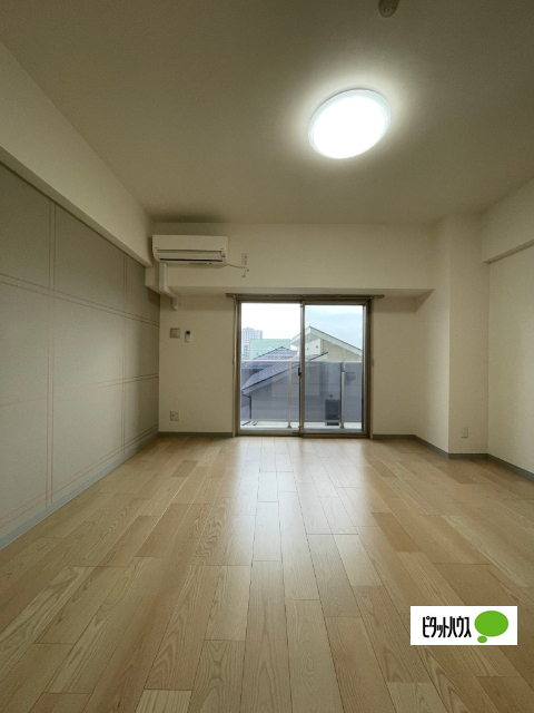 居室・リビング　同物件別部屋