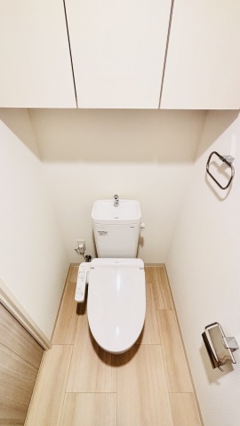 トイレ　温水洗浄便座