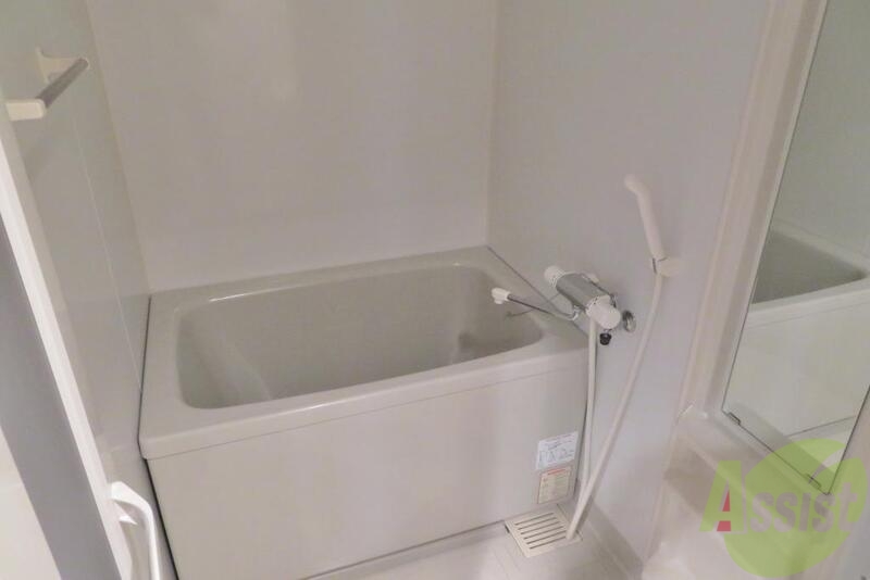 バス・シャワールーム　綺麗な浴槽で１日の疲れが取れそうですね。