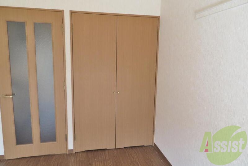 収納　クローゼットは大きめなので困りませんね。