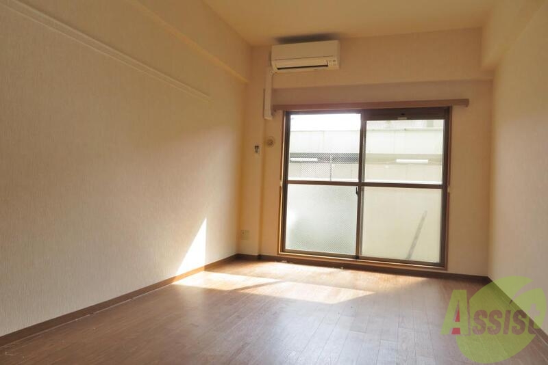 居室・リビング　広々とした開放感のある明るいお部屋です。