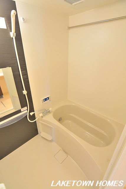 バス・シャワールーム　追い焚き＆浴室乾燥機付の浴室です。