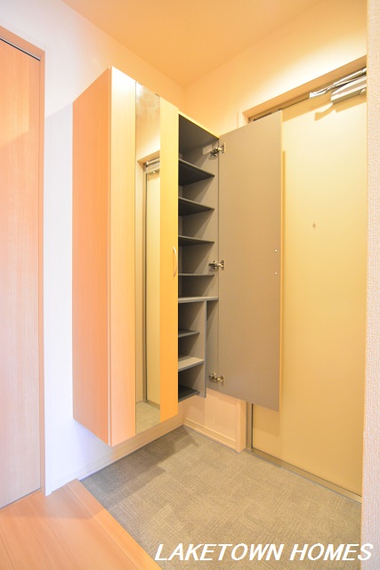 玄関　玄関ホールと玄関収納です。