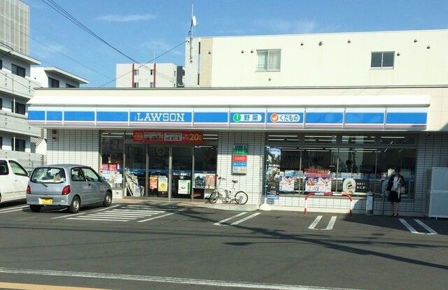 コンビニ　ローソン札幌二十四軒4条店（コンビニ）まで185m