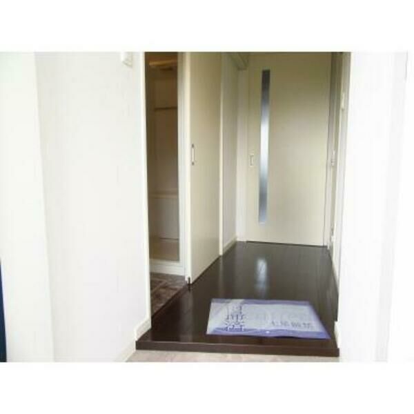 玄関　※写真は同タイプ住戸です。