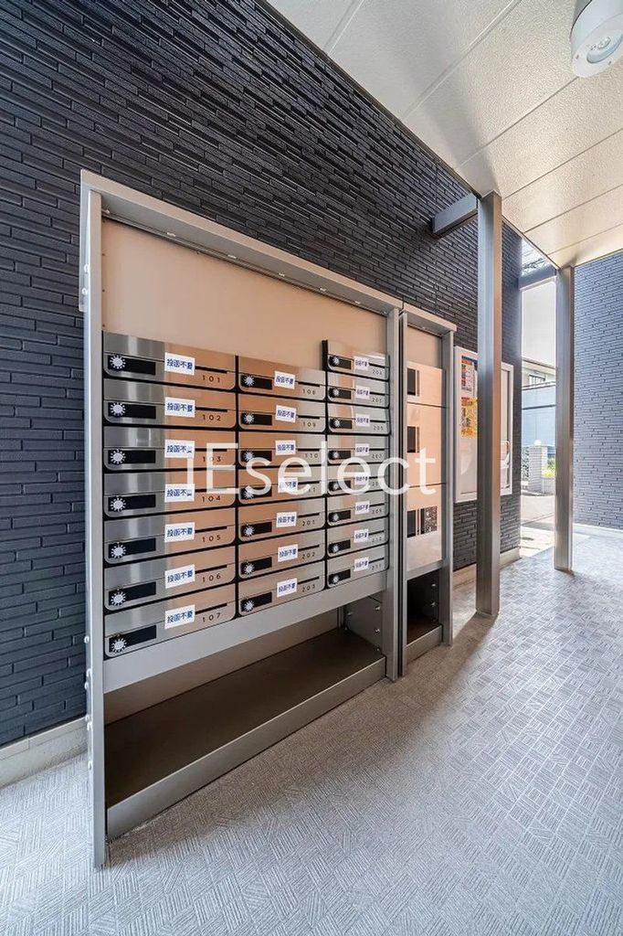 エントランス　※同仕様の画像の為、実際とは異なります