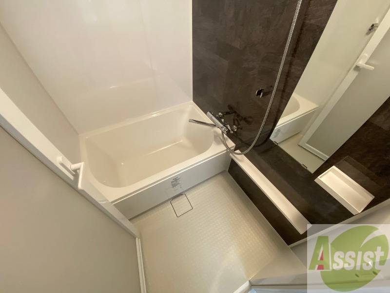 バス・シャワールーム　お風呂になります。一日の疲れを癒してくださいね。