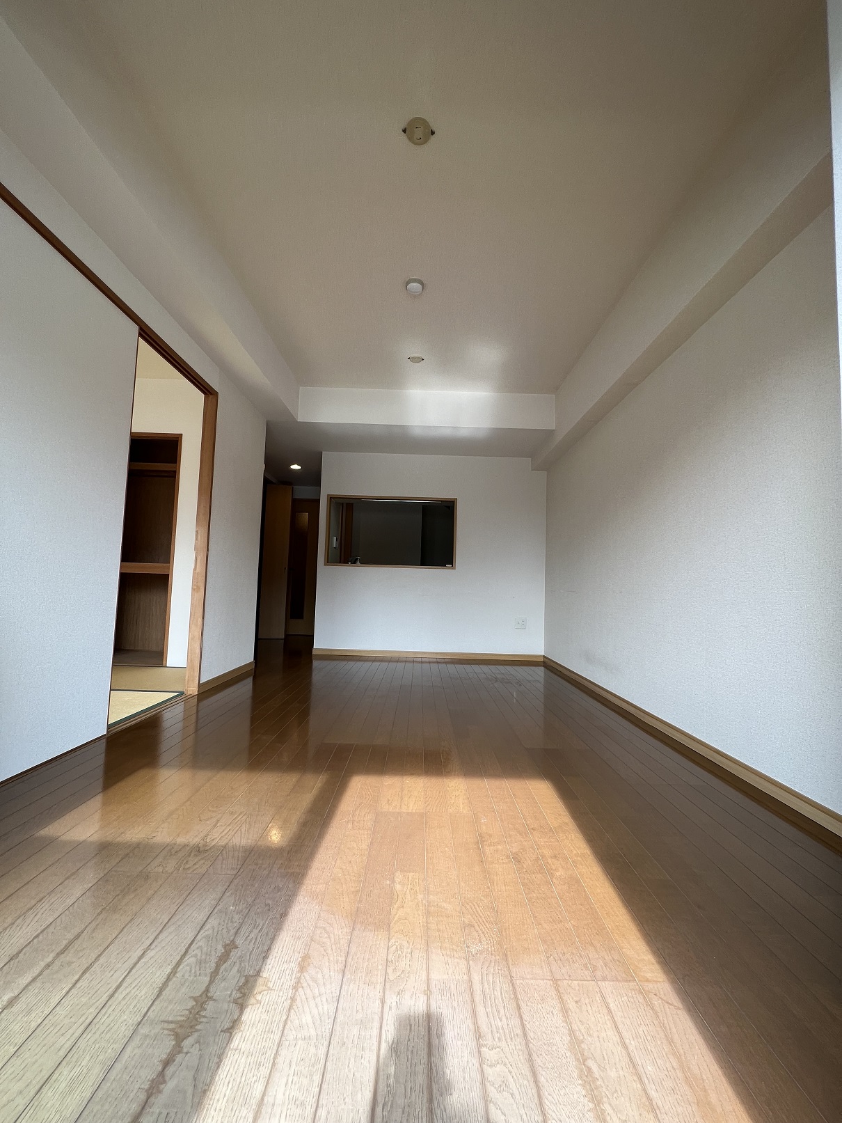 居室・リビング　同マンション別部屋