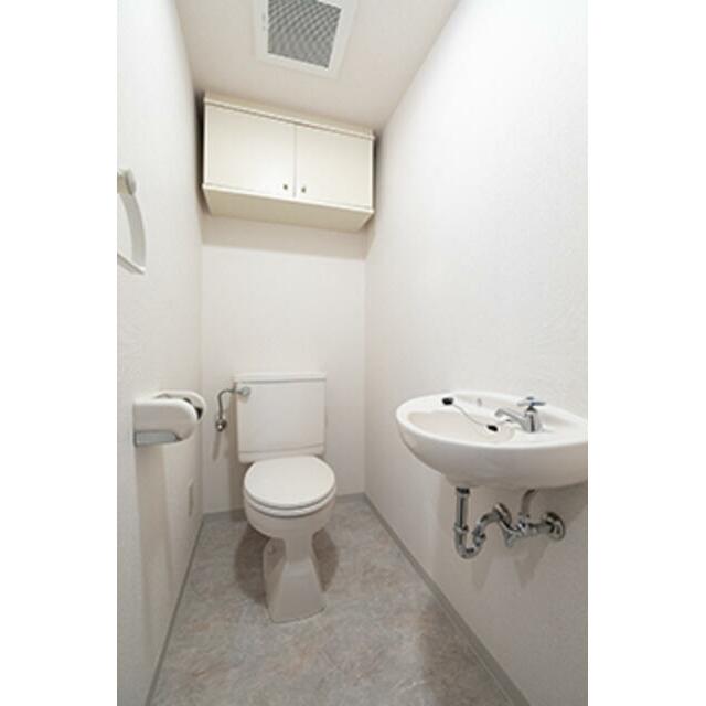 トイレ　※写真は同タイプ住戸です。