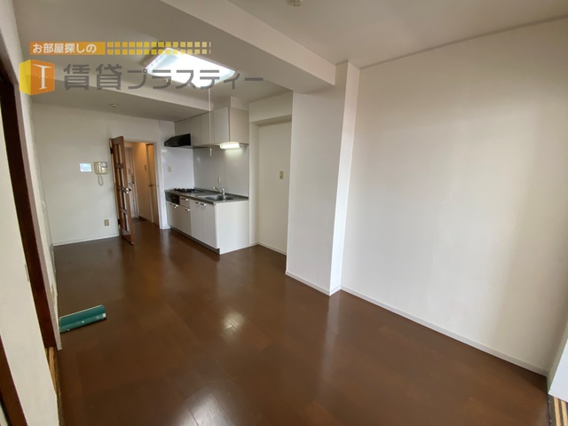 居室・リビング　日の当たる明るいお部屋。
