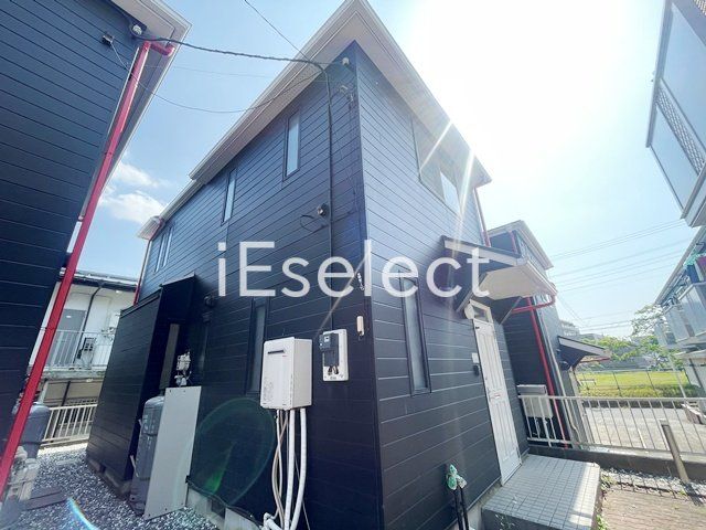 建物外観　上下階が使えるテラスハウス
