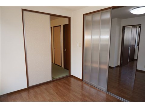 その他部屋・スペース　居室から和室・キッチン方面