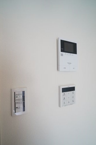 セキュリティ　来訪者の確認が出来るTVモニター付きインターホン。