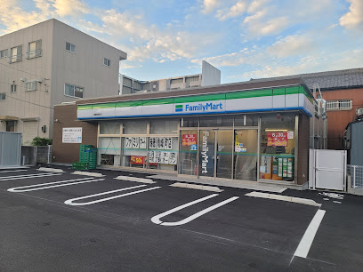 コンビニ　ファミリーマート 瑞穂亀城町店（コンビニ）まで224m