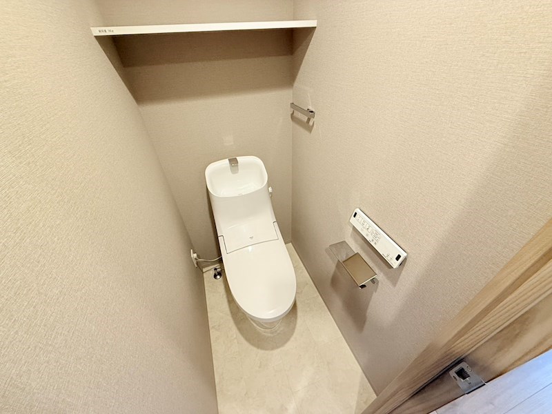 トイレ　同一物件別部屋写真