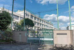 中学校　富士中学校（中学校）まで517m