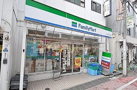 コンビニ　ファミリーマート 亀有五丁目店（コンビニ）まで82m