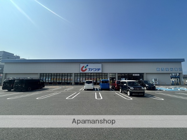 ドラックストア　カワチ薬品下小出店（ドラッグストア）まで697m