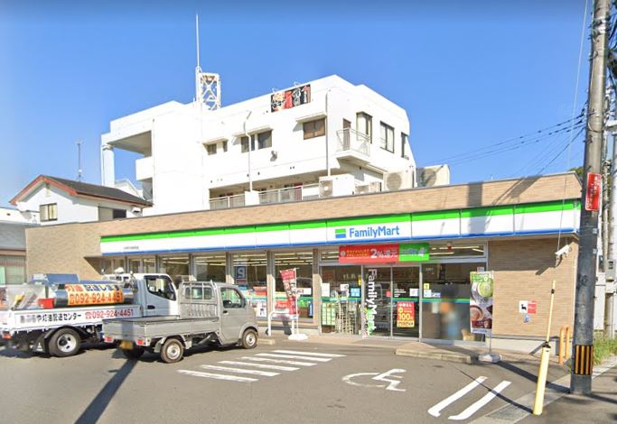 コンビニ　ファミリーマート 太宰府五条駅前店（コンビニ）まで560m