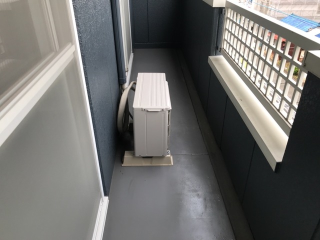 バルコニー　暖かな日差しのふりそそぐバルコニー