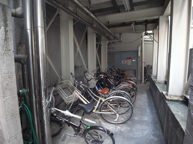 その他共有部分　駐輪場は屋根付きです
