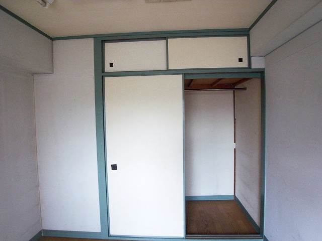 収納　荷物が沢山入る押入です