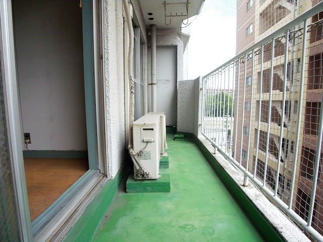 バルコニー　天気のいい日はこちらで洗濯物を干せます