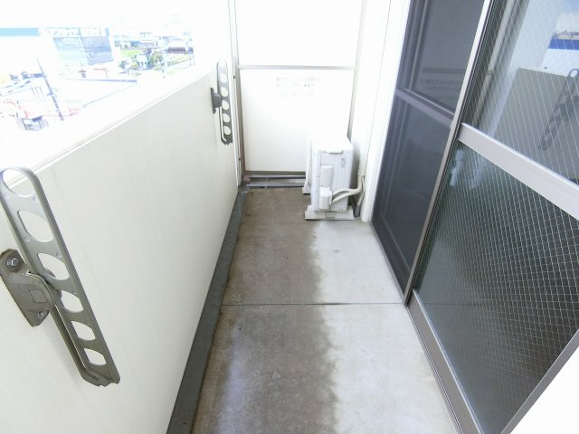バルコニー　開放的で明るい空間を演出してくれるバルコニーです