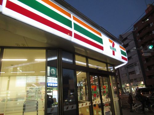 コンビニ　セブンイレブン足立梅島１丁目店（コンビニ）まで394m