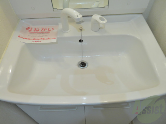 洗面設備　洗面台は独立していて使いやすそうです。