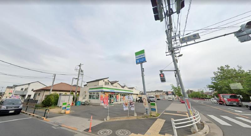 コンビニ　ファミリーマート（コンビニ）まで230m