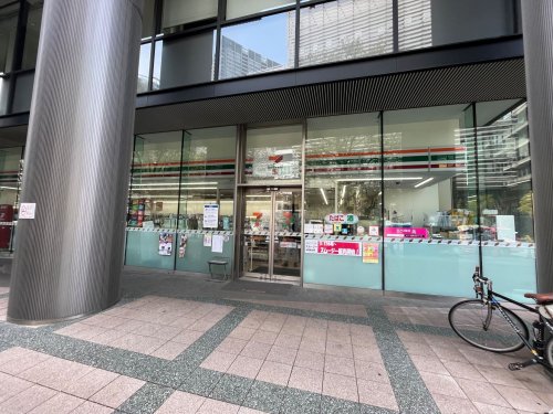コンビニ　セブンイレブン 豊洲3丁目店（コンビニ）まで129m