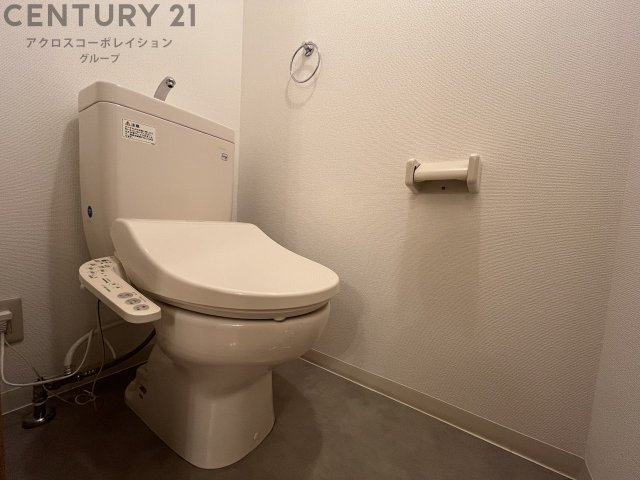 トイレ　温水洗浄便座付きのトイレです♪