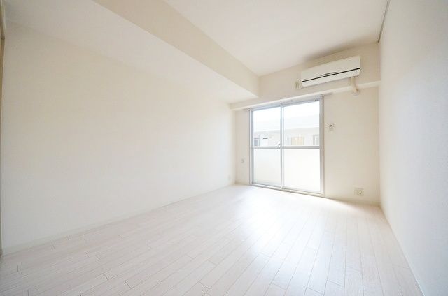居室・リビング　☆白基調の明るいお部屋☆