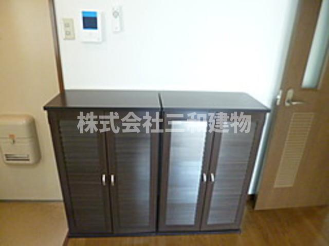 玄関　玄関　下駄箱