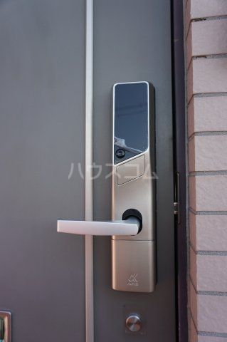 ＪＲ東海道本線 静岡駅 バス乗車時間：10分 最寄りバス停で下車 徒歩5分 3階建 築29年の玄関写真