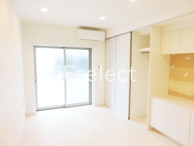 居室・リビング　窓も大きく明るいお部屋です